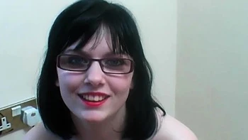 Brunete amadora safada em trio com boquete e bukkake