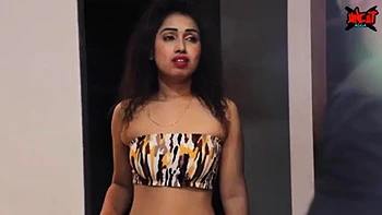 Blonde suce et chevauche en cowgirl