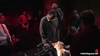 Развратная блондинка Элли Джейд в анальном двойном проникновении и бондаже