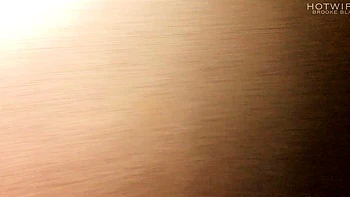 Brune amateur se fait sucer interracial hardcore