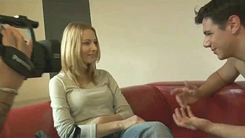 Blonde euro suce et se fait baiser en doggy et chevauchée