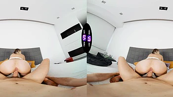 Blonde Kristy Waterfall stöhnt beim leidenschaftlichen Missionarsfick