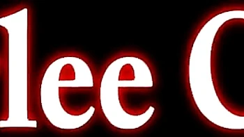 Charlee Chase, mamá sucia con tetas grandes y polla