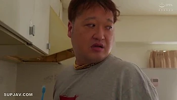 Locura amateur: trío asiático con culo grande y creampie