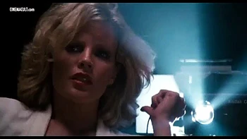 Célébrités nues Vol 1 : nanas amateurs aux grosses fesses