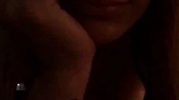 MILF amateur en sesión de cam dura