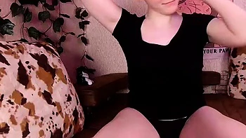 Gros plan sur la chatte parfaite de la milf blonde Selda