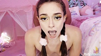 Sophia Burns fickt und bläst mit ihrem dicken Arsch