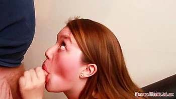 Ruiva novinha faz boquete perfeito no POV