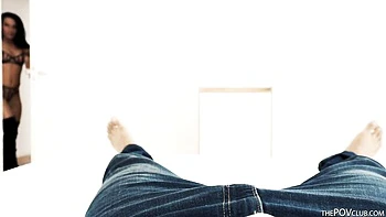 Pipe interracial en POV avec jeu de prépuce