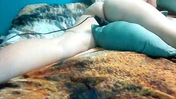 Belle-mère indienne se branle sur oreiller avec vibro