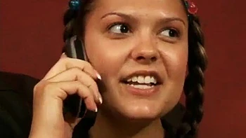 Babysitter bläst Schwanz und wird missionarisch gefickt