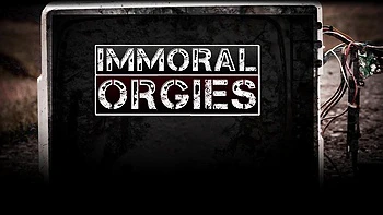 Nikki Sexxx fode Aryana, Britney e Emily com strap-on