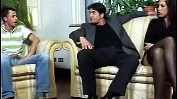 Milf italienne suce et baise en levrette anale