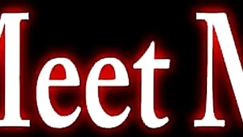 Блондинка-мать с огромными натуральными сиськами мастурбирует