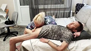 Madrastra MILF hace minazo profundo y traga la leche