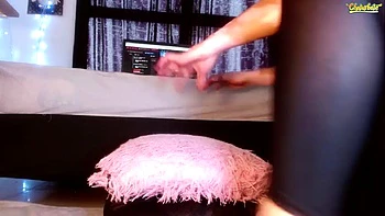 Nalgona monta a lo vaquero sola