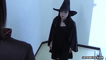 Brünette asiatische Fetisch-Models ficken unzensiert