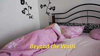 Denisa pisse et encaisse un gros cumshot hardcore tchèque