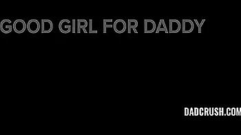 Beau-père laisse la jeune blonde chevaucher sa queue