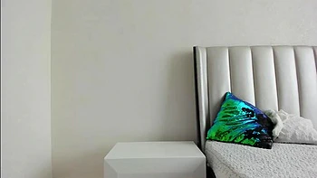 Amatrice au gros cul striptease en POV