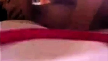 MILF malaisienne reçoit un facial chaud en POV