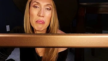 Asiatica tetona LinaBlackly atrapada y comida en POV vore