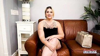 Logan Lace: BBW Blondine fickt und leckt Arsch