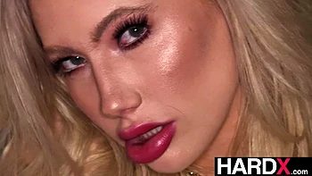 La apretada pussy de Ivy Wolfe destrozada por la enorme polla de Zac Wild