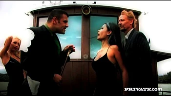 Nikky Blond y Priva en cuarteto anal duro