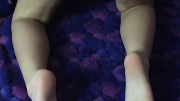 Kari Sweets, jeune latina mince en solo