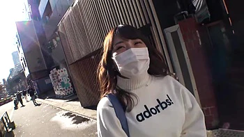 Fellation en bottes hautes, style japonais