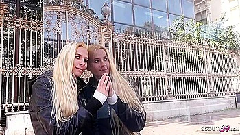 Schüchternes blondes Teen beim ersten harten Castingfick