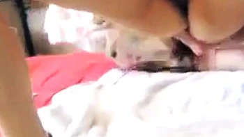 Тайваньская MILF играет с игрушками в жопу и кончает мощно