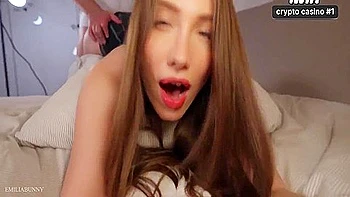 Похотливая 18-летняя сестра жаждет большой член сводного брата