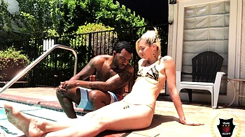 Лекси Лейк получает жёсткий трах от русского соседа