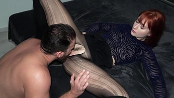 Рыжая Долли Дайсон лижет пизду и ебется с толстым членом