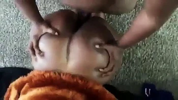 Огромная чёрная жопа трахается на раком