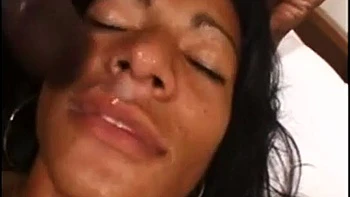 Бразильянка с большим членом: минет и догги