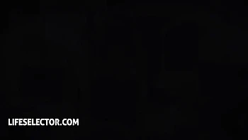 Блондинка милфа в анальном групповом трахе