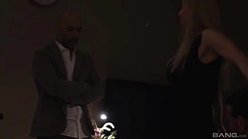 Студентки трахаются в тройничке с анальным и большой жопой