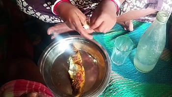 Bebendo com a desi bhabhi e dando um boquete