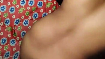 Pareja Desi disfruta de una increíble follada anal