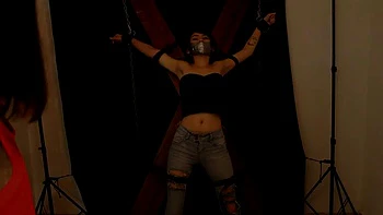 Bauch kitzeln: Amateur Bondage Spaß