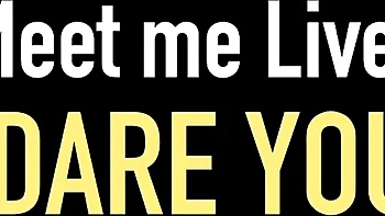 Julia Ann fickt ihre enge Fotze mit riesigen falschen Titten