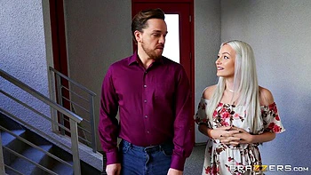 Blonde à grosse chatte et cul baisée