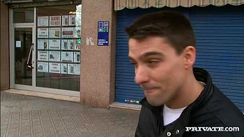 Aliz wird vom Typ, den sie vor 10 Minuten traf, anal gefickt