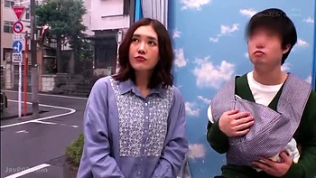 Asiatische Amateurfrau bekommt harte Schwanzstöße