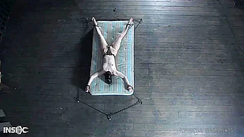 Fellation BDSM hardcore avec bondage et fétichisme