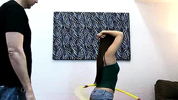 Маленькая вьетнамская тинейджерша трахнута сзади и облизана